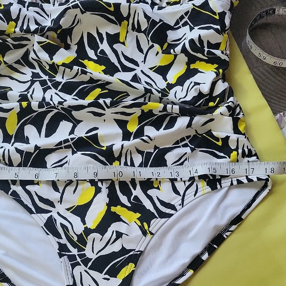 DKNY  Women Floral  Piece Swimsuit - Black, White, Yellow Size XL - Image 9