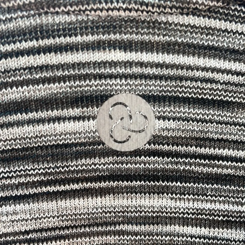 Zelle workout top with netted chest, sides and back. Size med. - Image 7