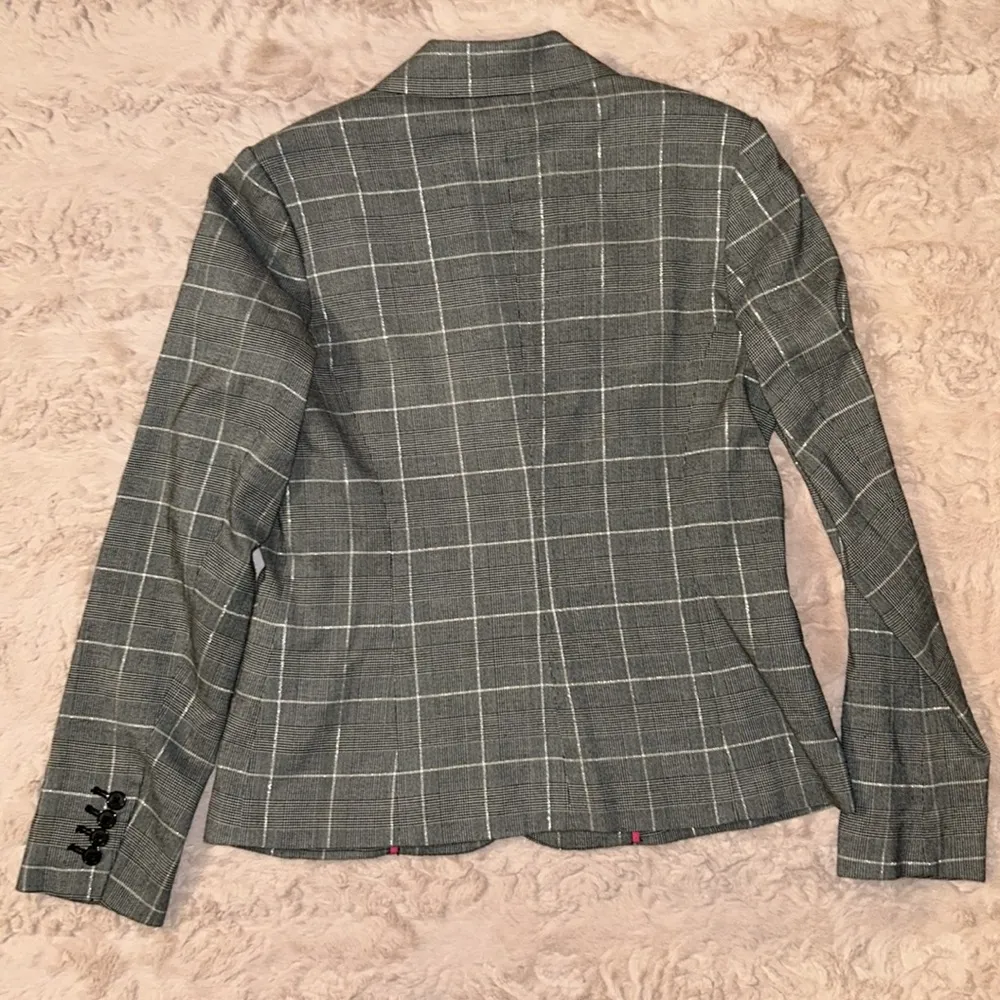 Size 10 blazer • - Image 7