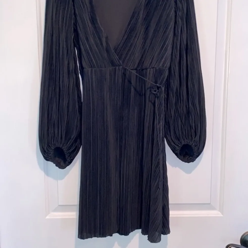 H&M black crinkle fabric faux wrap party dress size small - Image 4