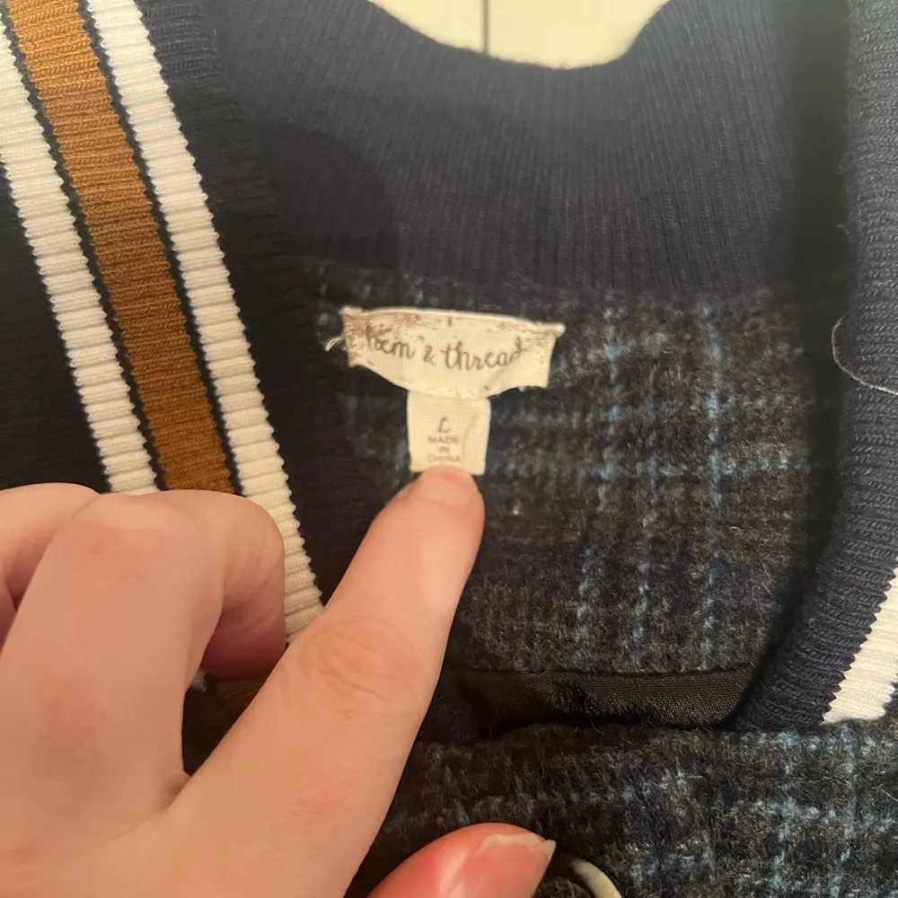 HEM & THREAD Blue Gray Floral‎ Bomber Jacket Size Large Button Up - Image 4