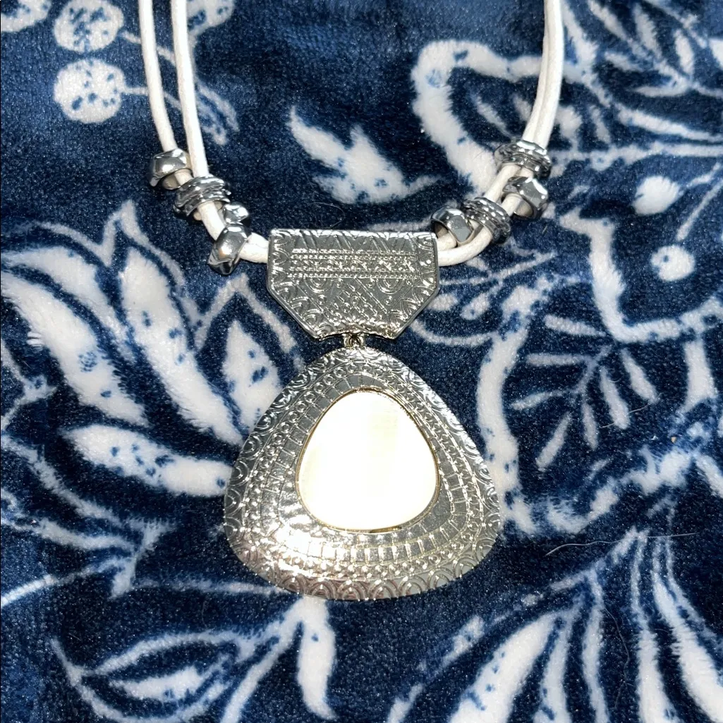 Chico's Necklace & Earrings Mother of Pearl Jewelry Set - Image 5