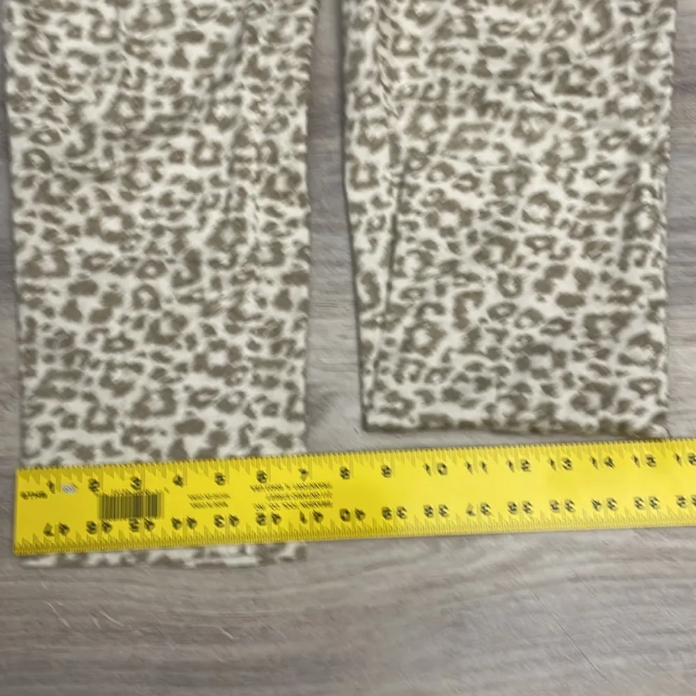 Tan & Off White Animal Print Cropped Pants Size 4 - Image 12