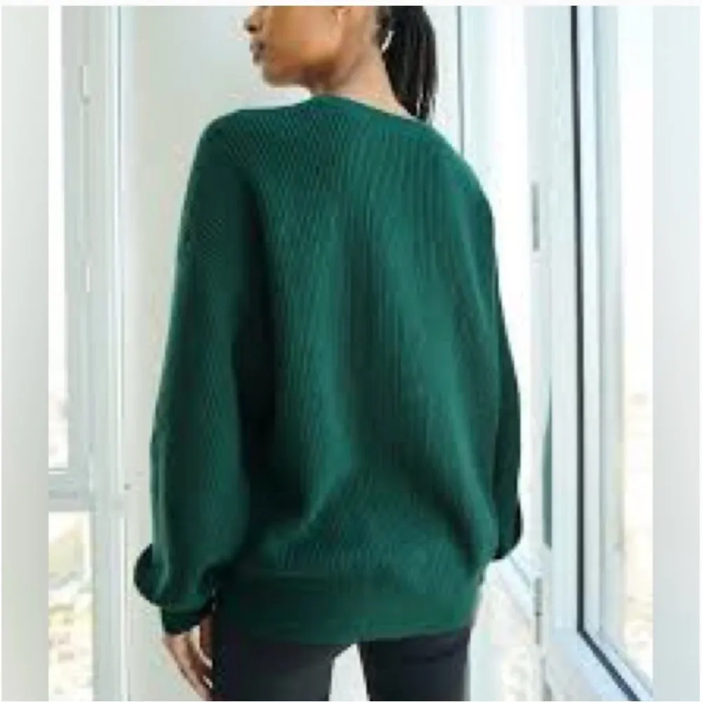 Aritzia TNA Beacon Oversized V Neck Sweater Green Small - Image 3