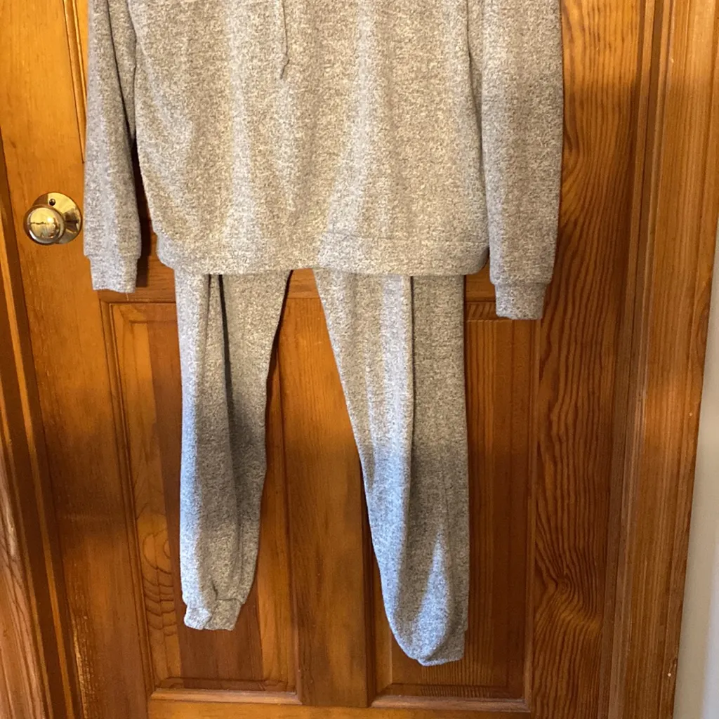 EUC Nasty Gal Lounge Mode Soft Knit Hoodie And Jogger Set - Grey, Size 4 - Image 6