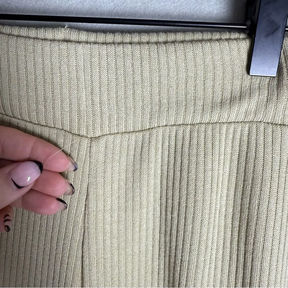 WeWoreWhat Women’s Fitted Ribbed Fit Flare Legging Sweatpants size XXS in Beige - Image 10