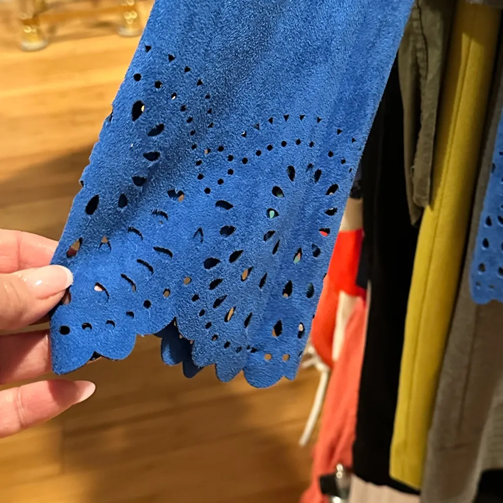 ALBERTO MAKALI NY Blue V-Neck LASER CUT OUT PATTERN LONG SLEEVE BLOUSE TOP L - Image 5