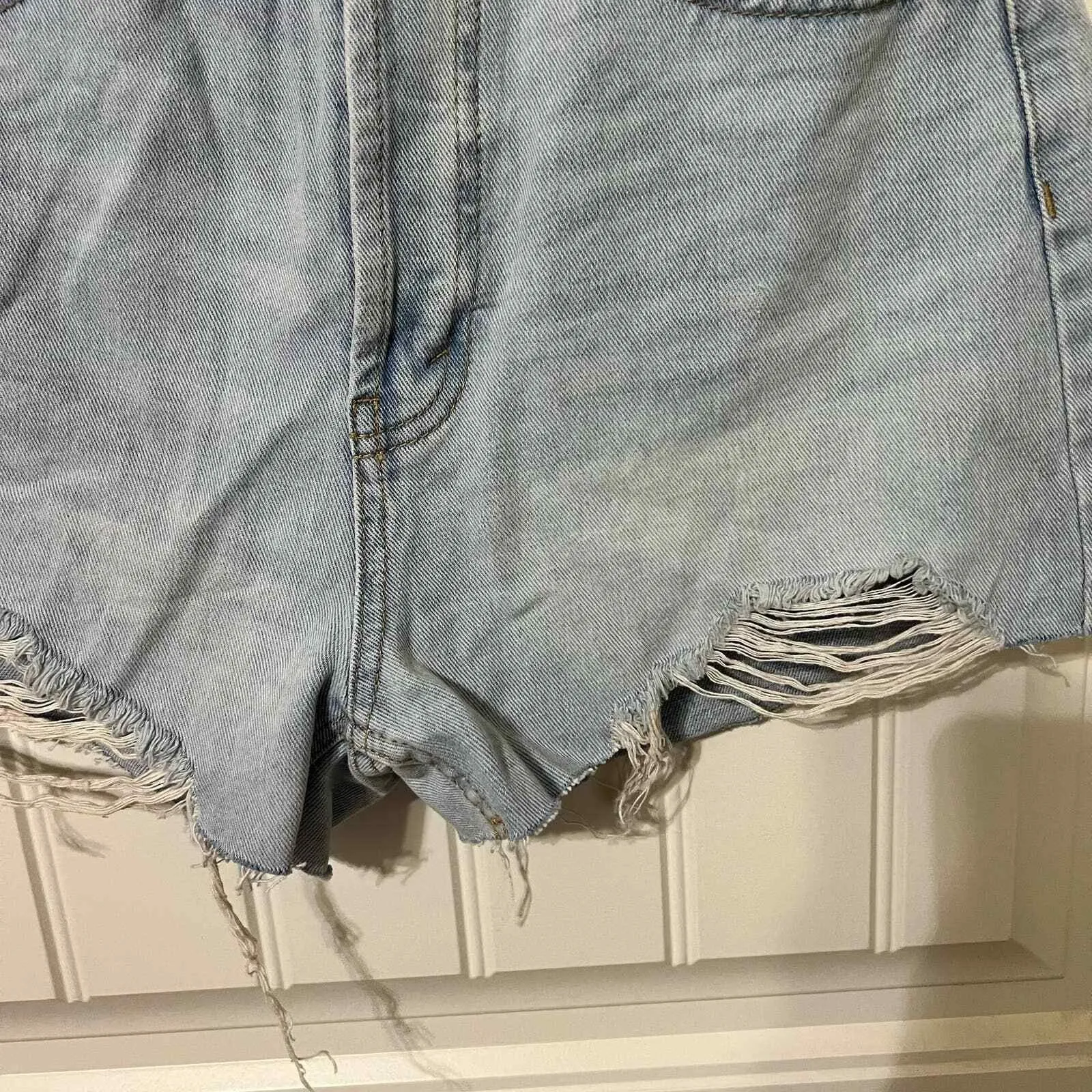 Wild Fable Womens High Rise Cutoff Denim Shorts Size 6 Light Wash‎ Distressed - Image 13