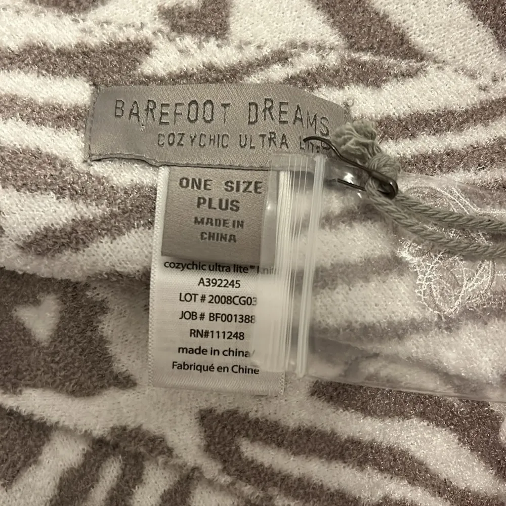 Barefoot Dreams Cozychic Ultralite Ocean Breeze Poncho - Image 8