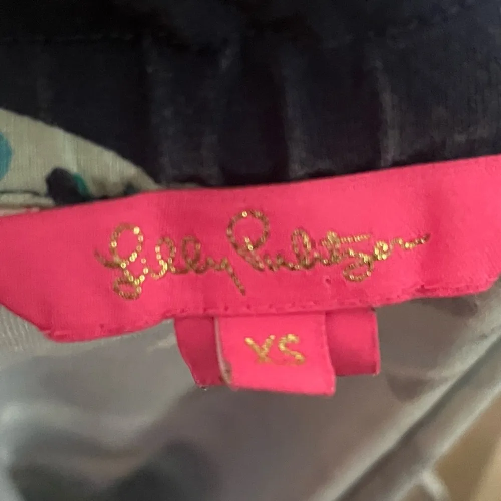 Lilly Pulitzer Calla Off Shoulder Romper High Tide Navy Ready Set Gecko - Image 4