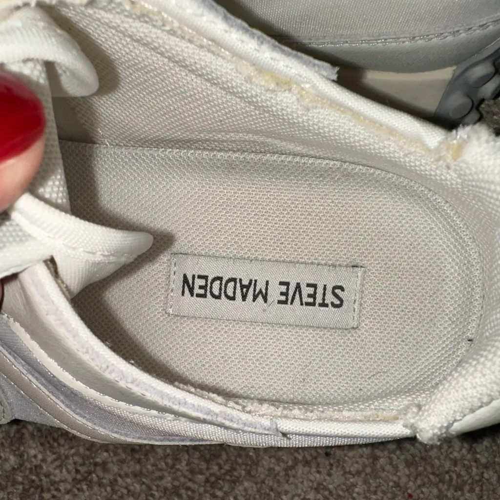 Steve Madden Off-White Sneakers - Image 3