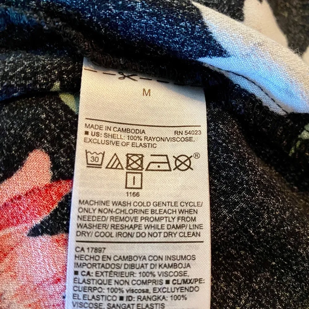 Old Navy Ruffle Neck Floral Top - Image 4