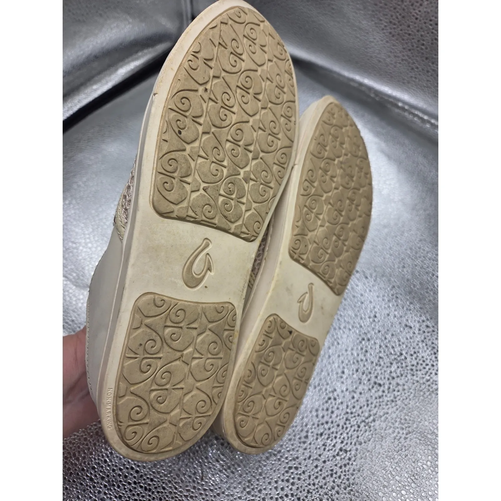 OLUKAI Pehuea SIze 8 - Image 8