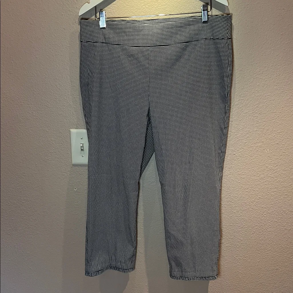 Van Heusen Women’s Gingham Cropped Capri Ruffle Trim Pants Size 14 Preppy - Image 2