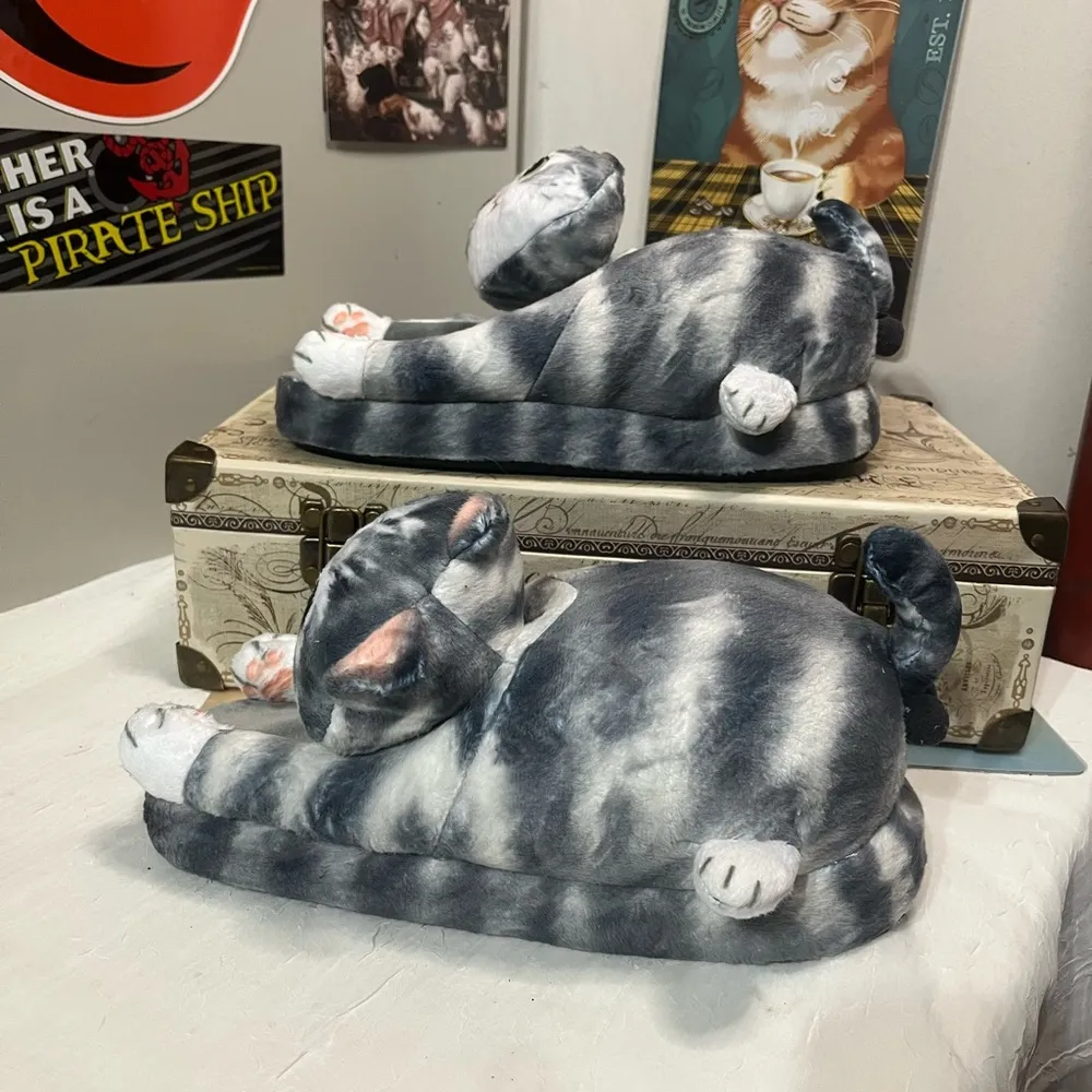 Plush Gray Tabby Cat Slippers Size 7 - Image 4
