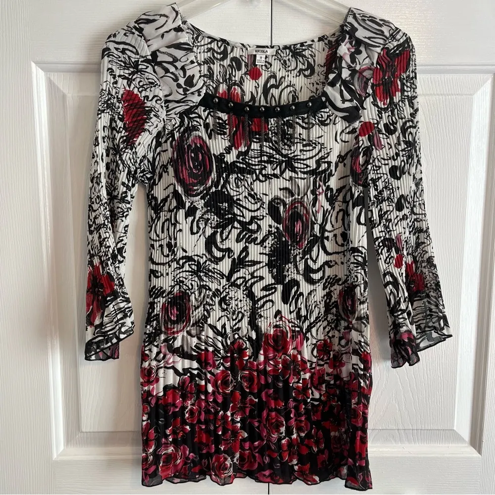 Nicola Tunic Women’s Sz 8 Floral Multicolor Bell Sleeves Pleated, chain accent Black - Image 4