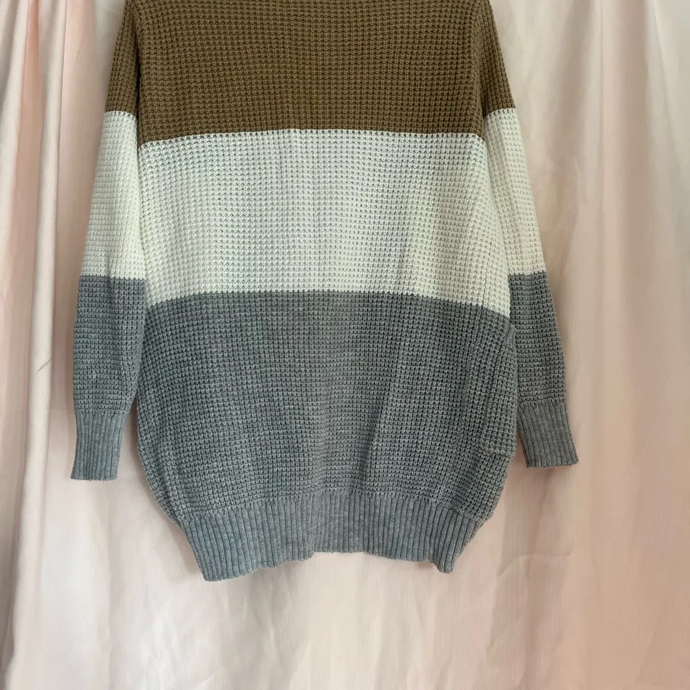 Gray and White Chunky Knit Cardigan Sweater Size L - Image 3