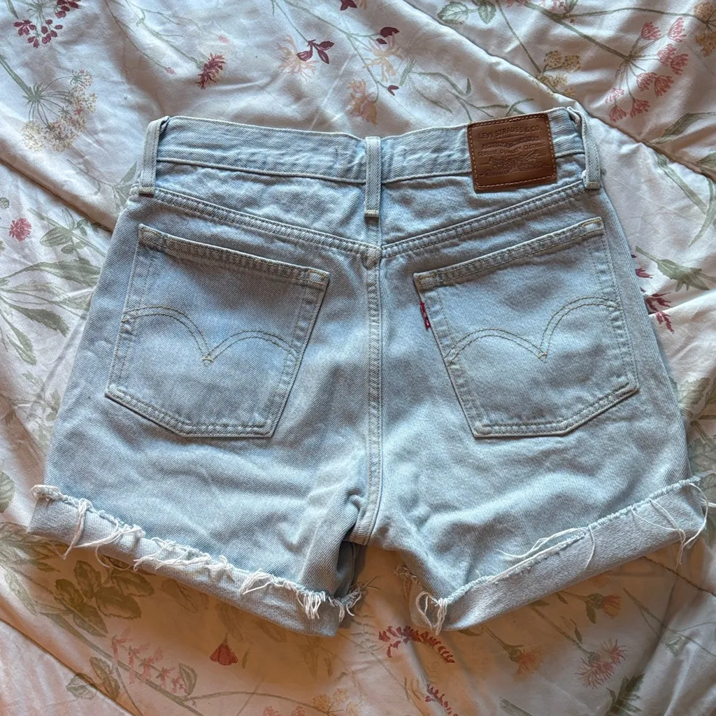 Levi’s Premium Wedgie Fit Cut-Off Light Blue Denim Women Shorts - Image 6