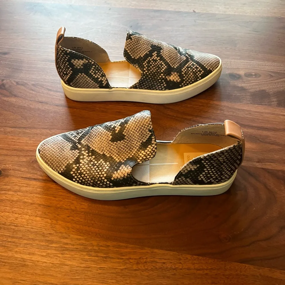 Ladies Dolce Vita Faux Desert Snake Skin Slip On Flat Shoes,Sz 6 Brown - Image 2