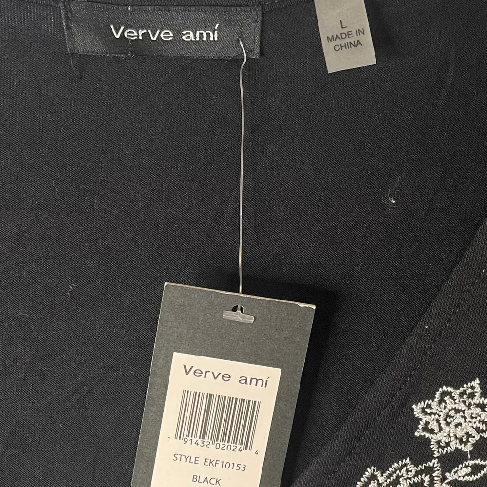 Verve Ami Women’s Size Large black & white floral embroidered cold shoulder top - Image 3