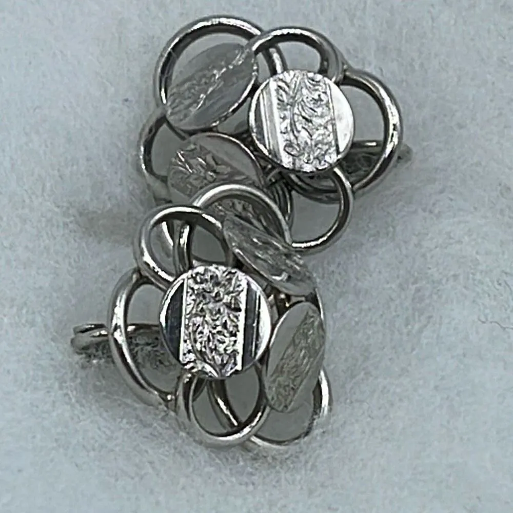 Vintage 3D Sarah Coventry swirl clip earrings. Silver - Image 3