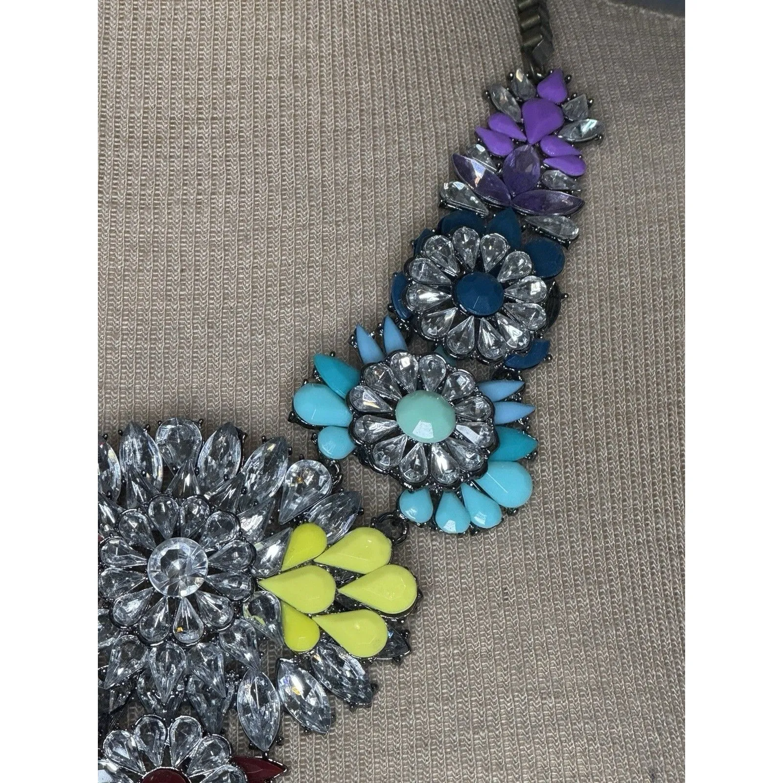 Dillard’s Rainbow‎ Peacock Statement Crystal Gem Necklace Glam Party Pink - Image 3
