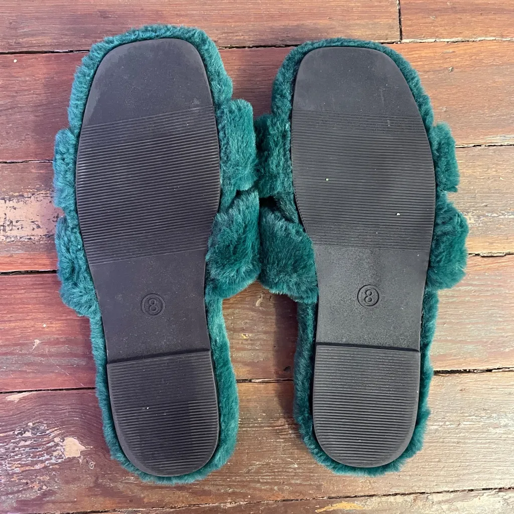 Emerald Green Faux Fur Slippers Indoor/Outdoor Cozy Slides - Sz 8 💚🎀 - Image 4