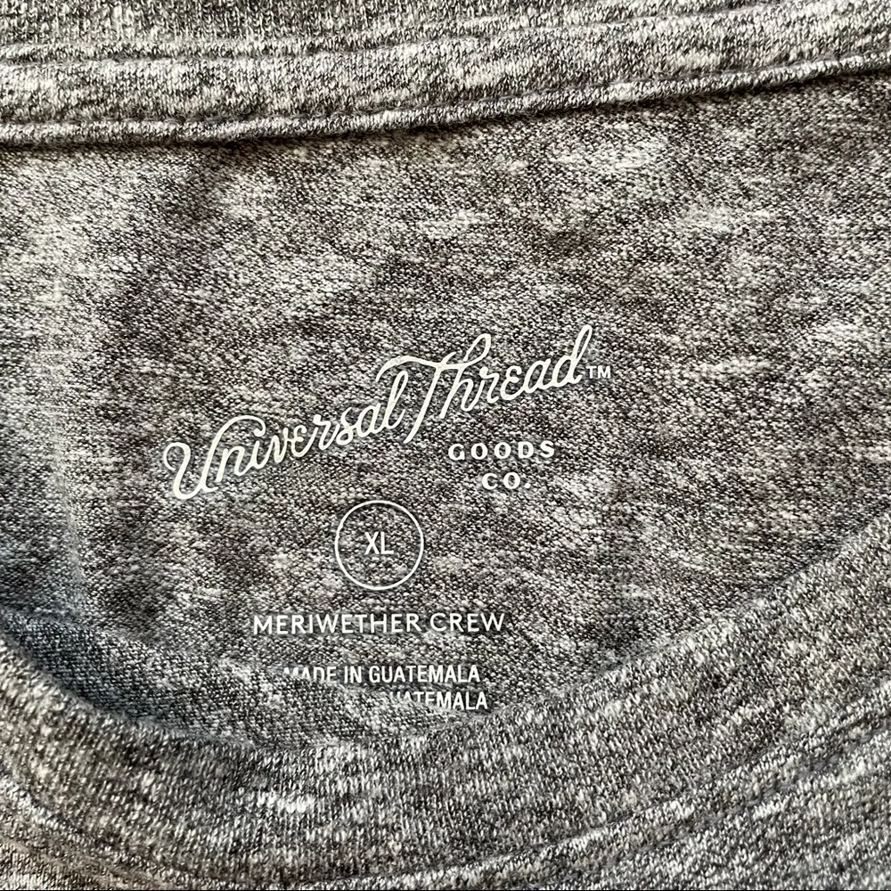 UNIVERSAL THREAD t-shirt, size XL - Image 4
