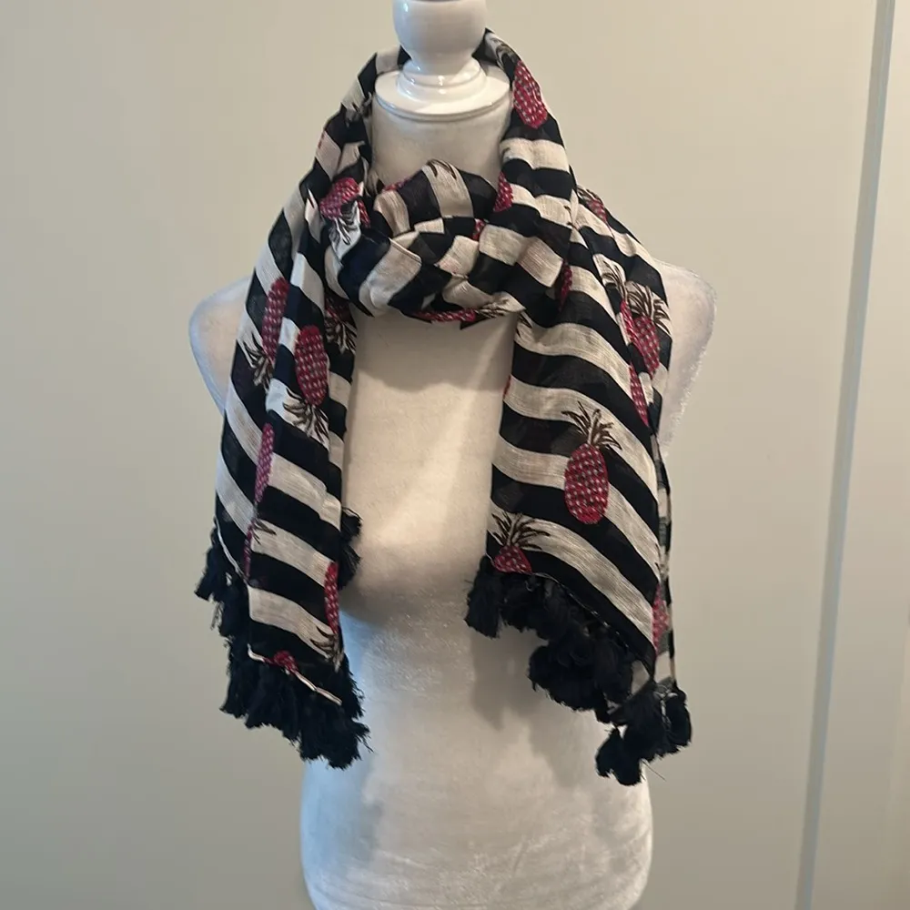 Tory Burch Lightweight Linen Blend Pineapple Scarf Black - Image 2