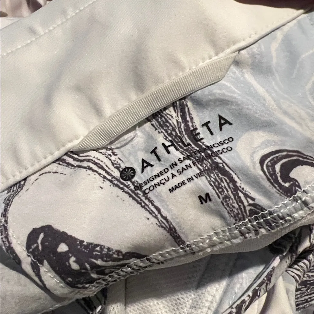 ATHLETA Run With It Jacket M Featherweight Sustainable Stretch Zip Pockets Walk - Image 11