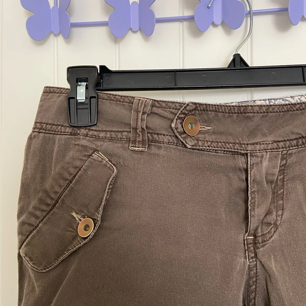 OTB women’s brown khaki cargo long shorts casual relaxed spring summer size 9/10 - Image 2