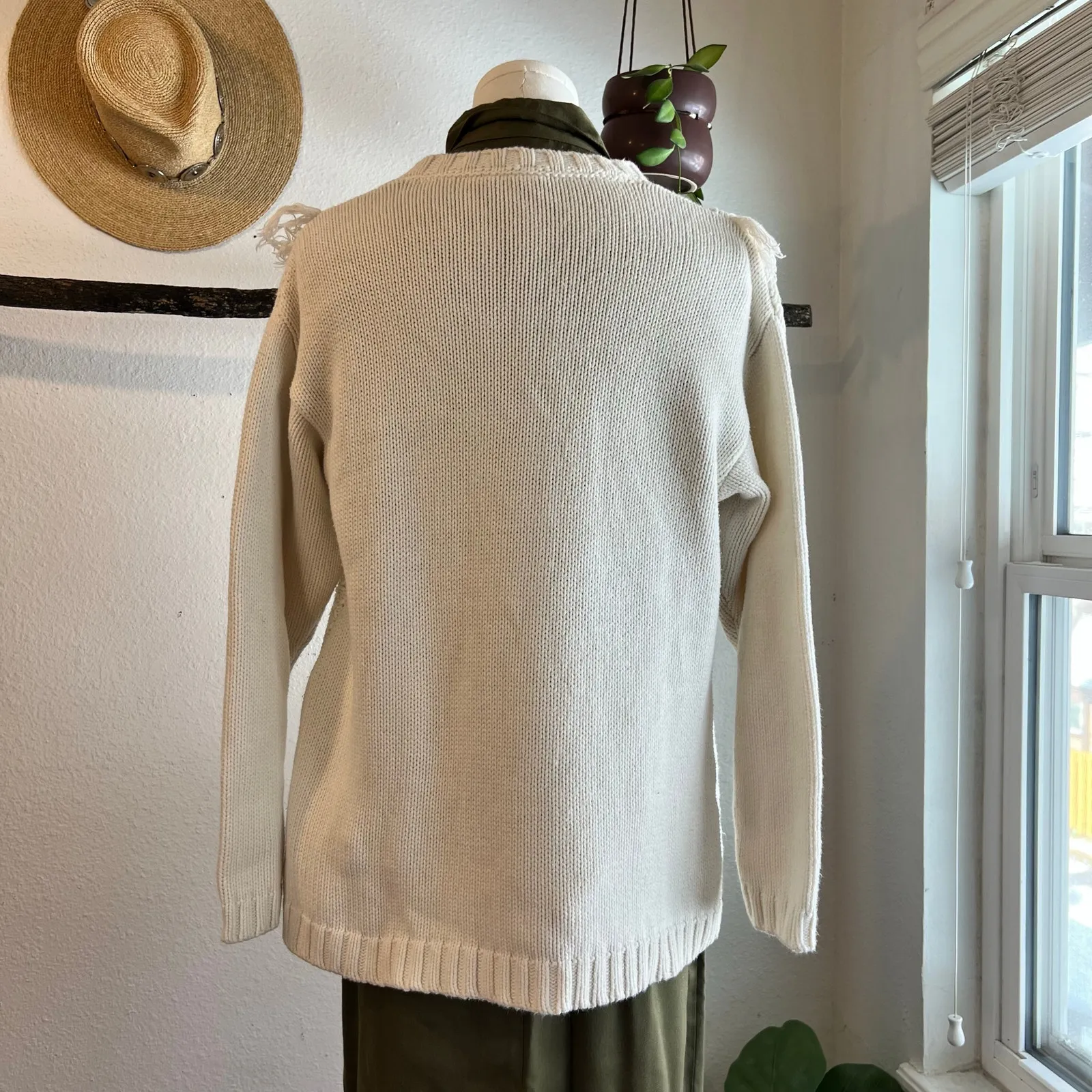 Cream White Chunky Knit Fringe Detail Crewneck Pullover Sweater Size Small - Image 5