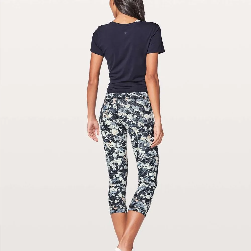 Lululemon Wunder Under Crop (Hi-Rise) 21"
Spring Bloom Floral Leggings size 8 - Image 2