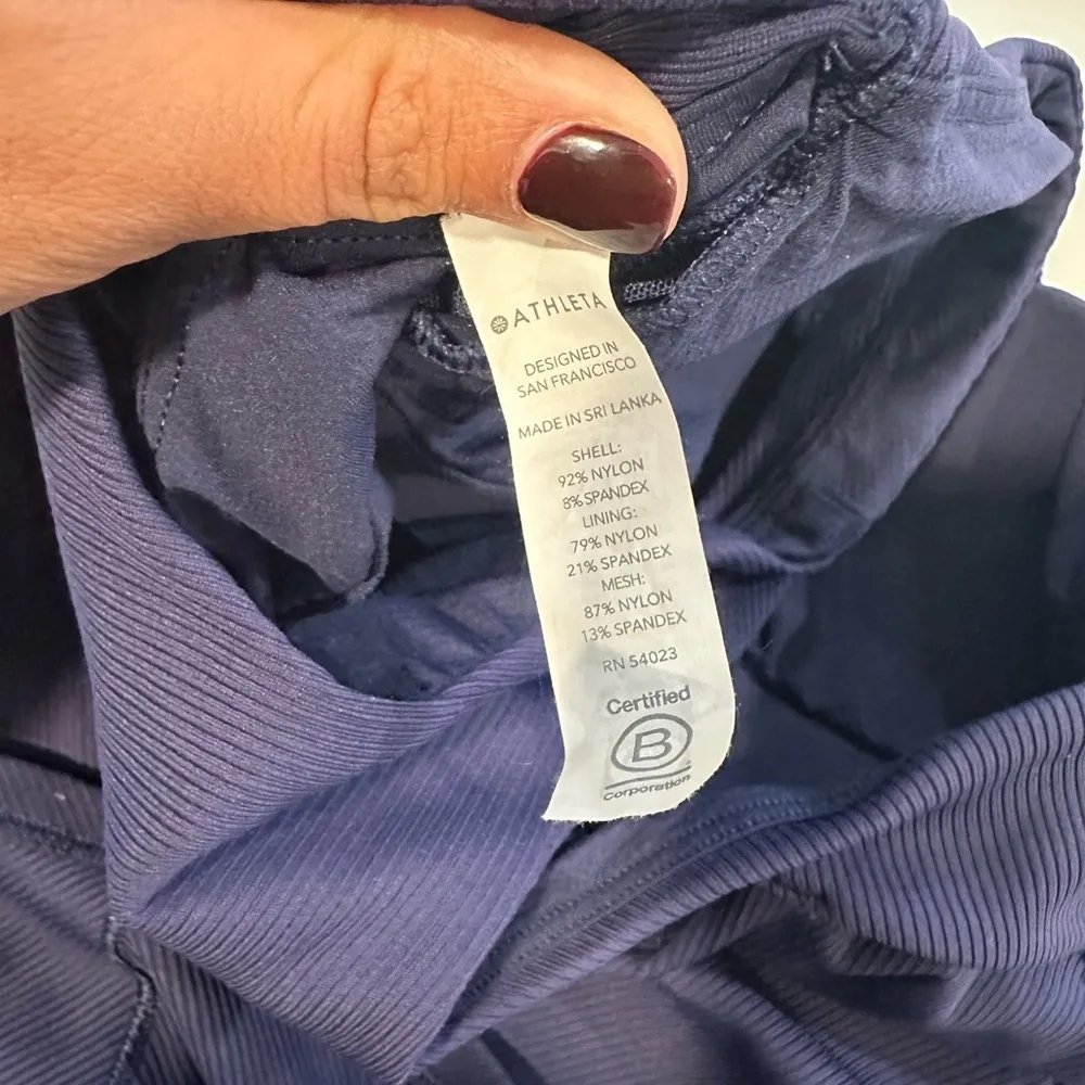 Athleta high neck navy tank top with‎ cut out size XS. Blue With Padding B0053 - Image 10