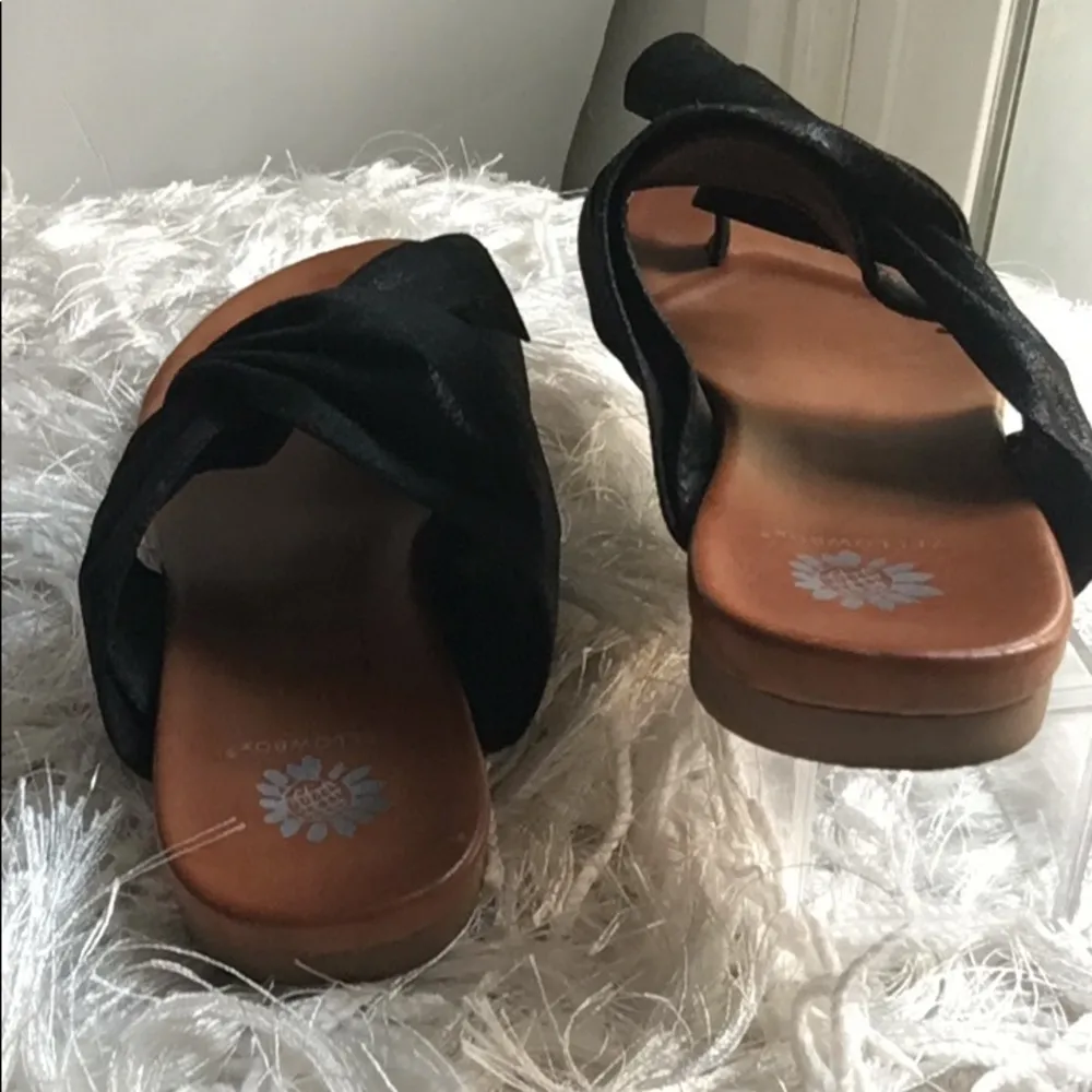 Yellow Box  Women’s Black Structured Ruffle Toe-Loop Slip On Sandals - Image 4