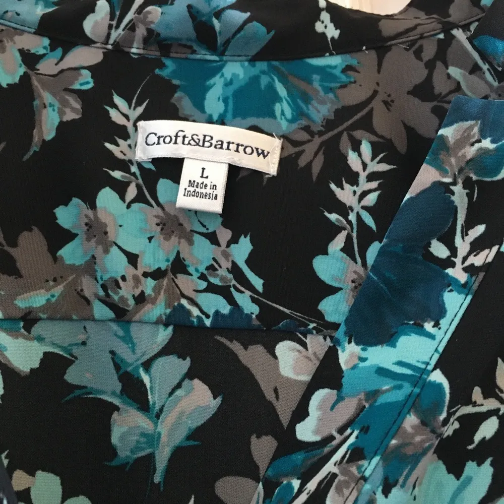 FINAL MARKDOWN Ladies Croft and barrow blouse large - Image 3