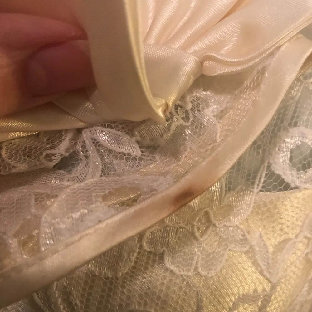 VTG 80’s Ivory Sheer Lace Wedding Gown Sz. 9/10 Puff Long Sleeve Bow Low Back - Image 9