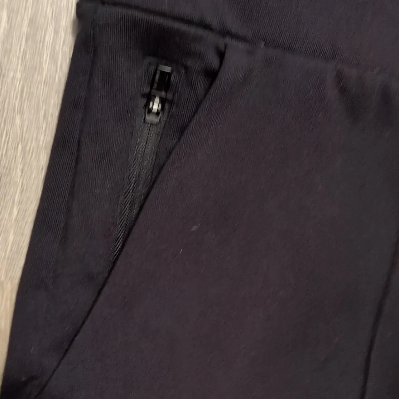 Athleta Black The Venice Pintuck Pants Size Medium - Image 3