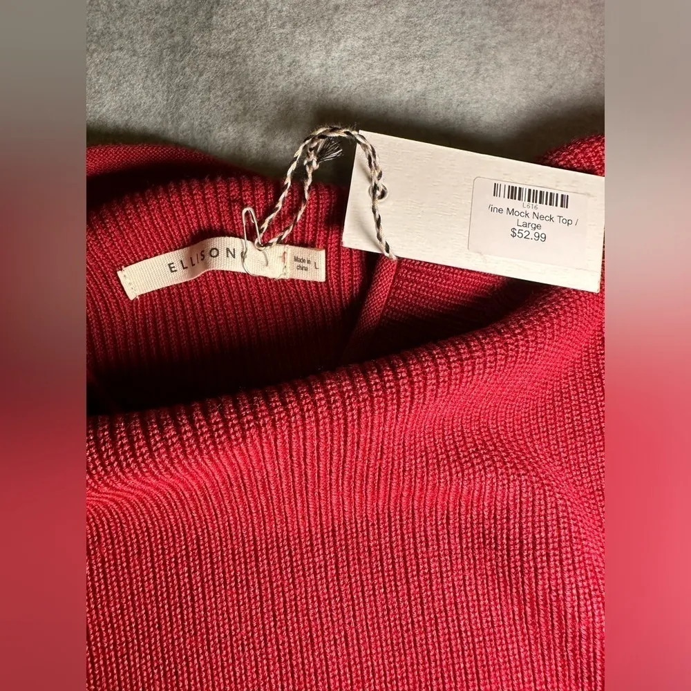NWT Ellison wine mock neck padded power shoulder top size L - Image 4