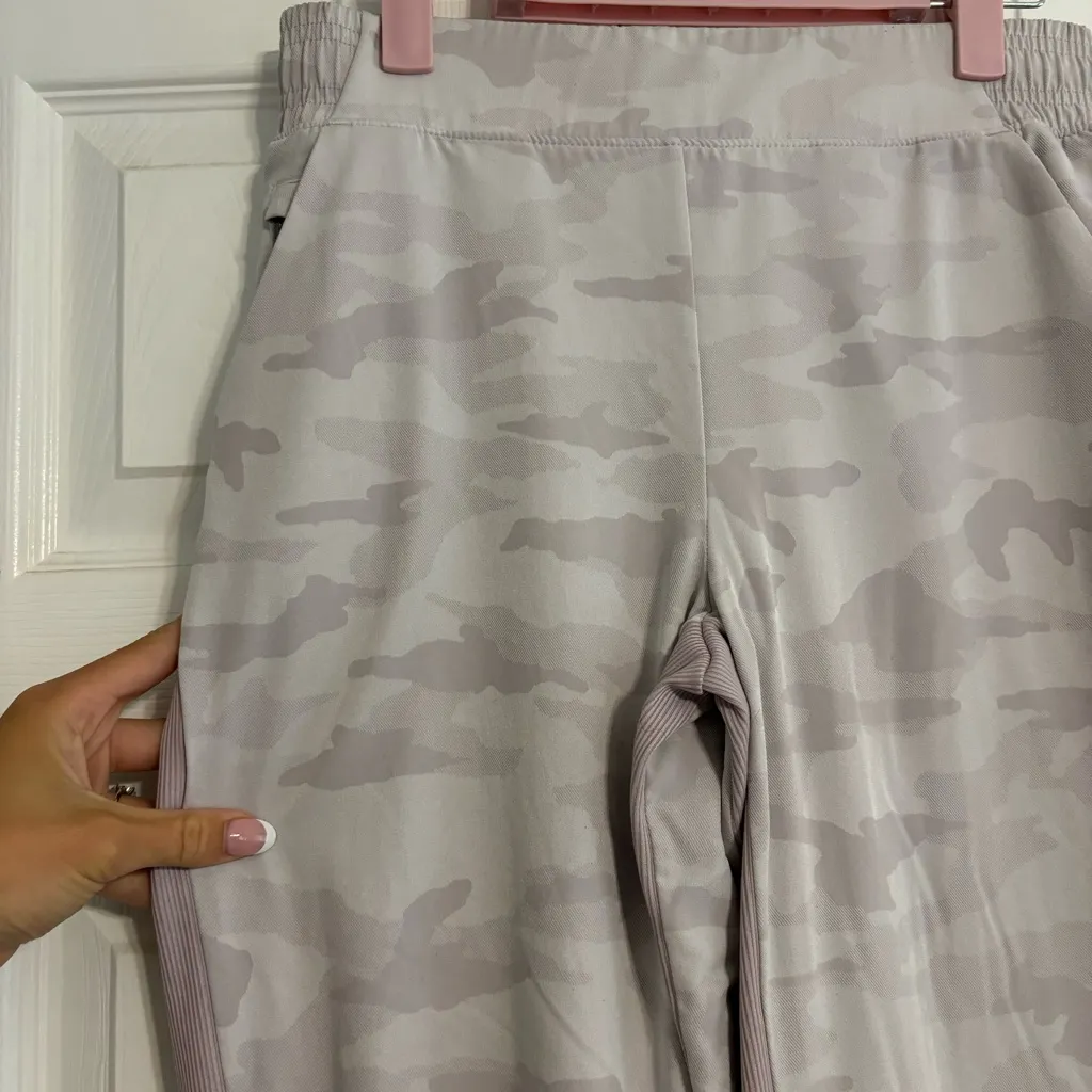 ATHLETA Brooklyn Camo Lined Jogger - Image 8