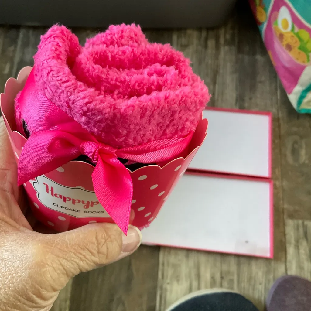 Happypop Gift Box of GOAT Lover Socks. Includes Wrap to Make Cupcake Socks Pink - Image 5