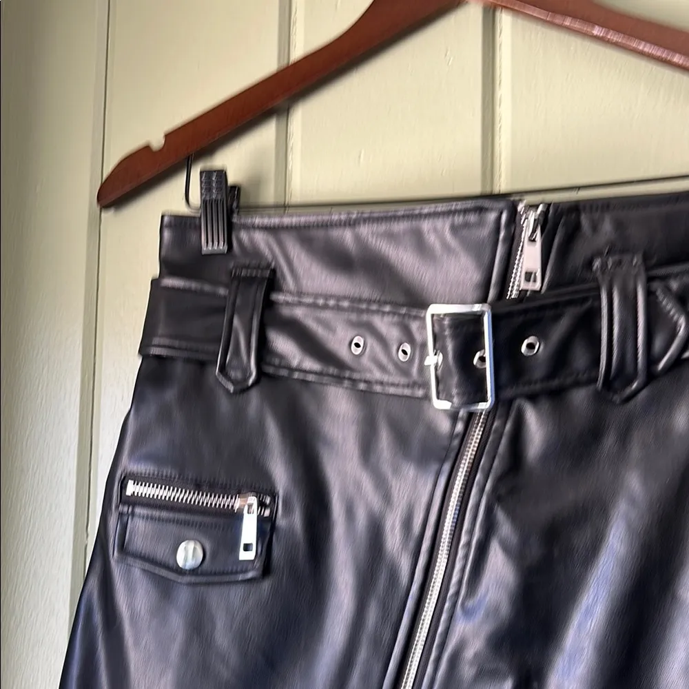Zara Faux Leather Mini Black Skirt With Zippers And Belt NWOT Women’s Size Large - Image 4