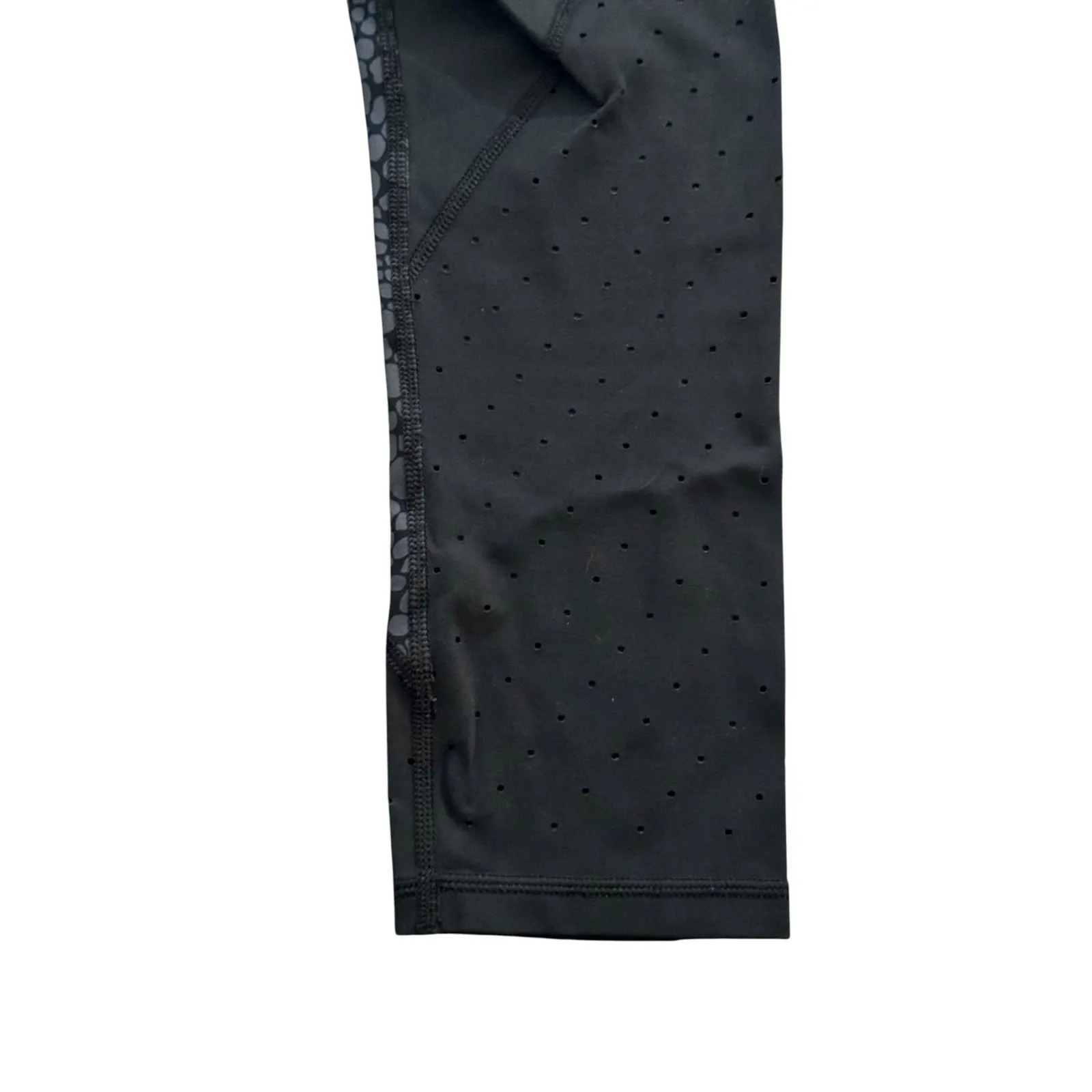 Athleta Crocodile Stealth Trucool Vented Sculptek Capri‎ Leggings - Size XS - Image 12