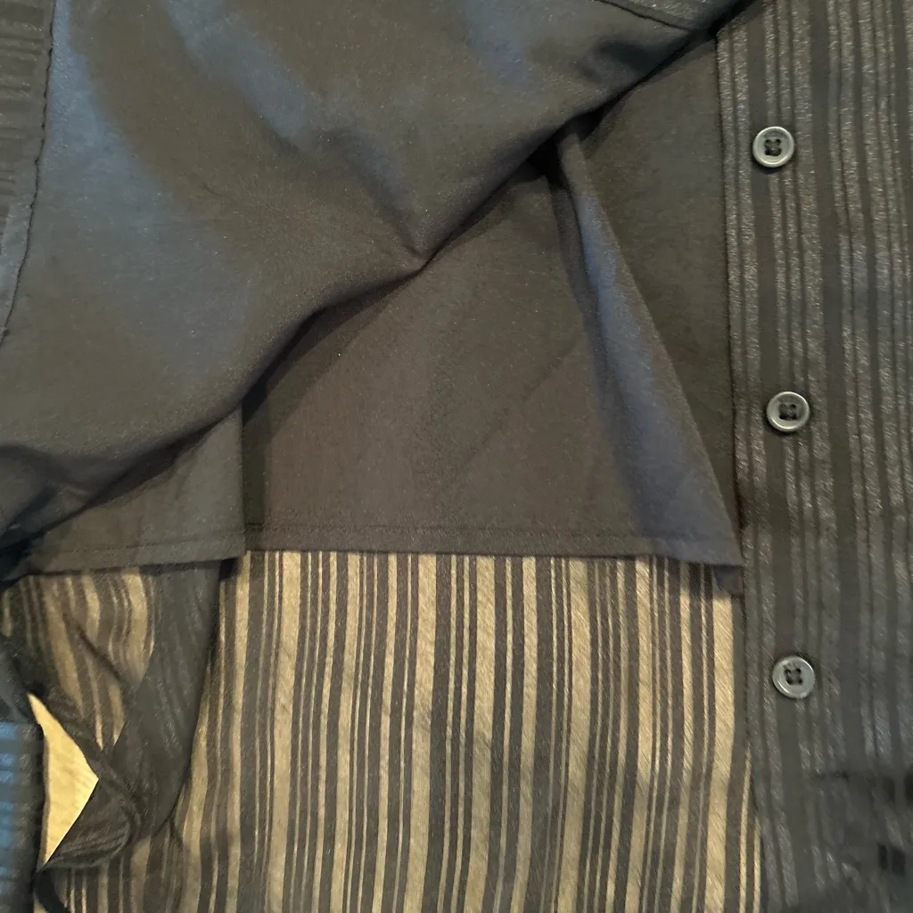 DKNY  Sheer Black Hidden Button-Up Blouse with built in liner. Small - Image 4