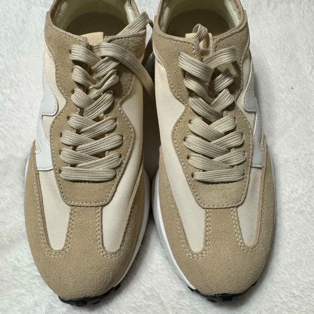 Steve Madden Cream and Tan Sneakers with Minimalist Design - Image 3