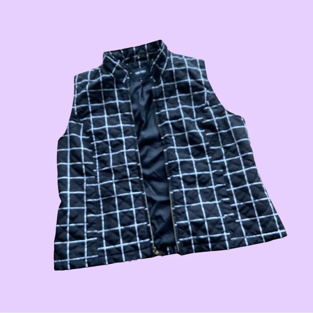 Nine West black and white checkered puffer vest 🔥 - Image 3