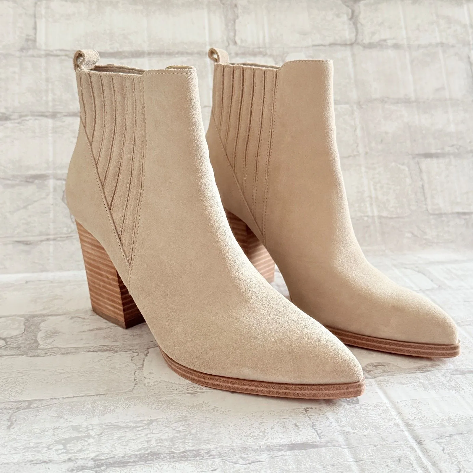 Marc Fisher LTD Alva Pointy Toe Cream Suede Block Heel Bootie Luxe Sz 8M - Image 2