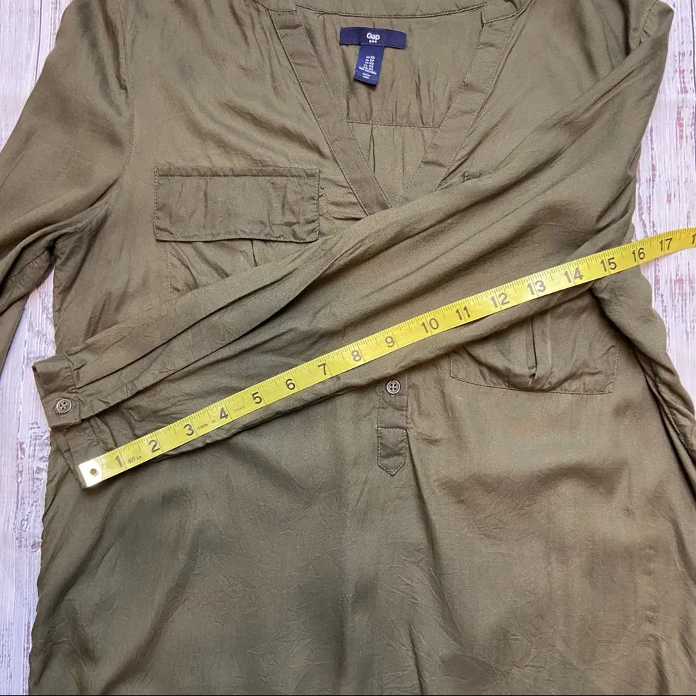 Gap Dark Olive Long Sleeve Half Button Down Blouse. Size XSmall. EUC - Image 3