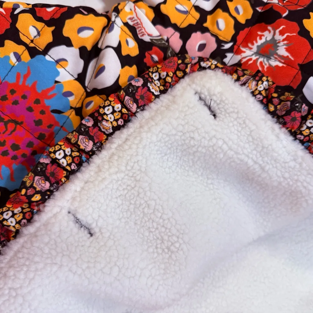 Bright Floral Quilted Jacket Fleece Lined Ruffle Velvet Trim Raglan Sleeve M Pink Size M - Image 5