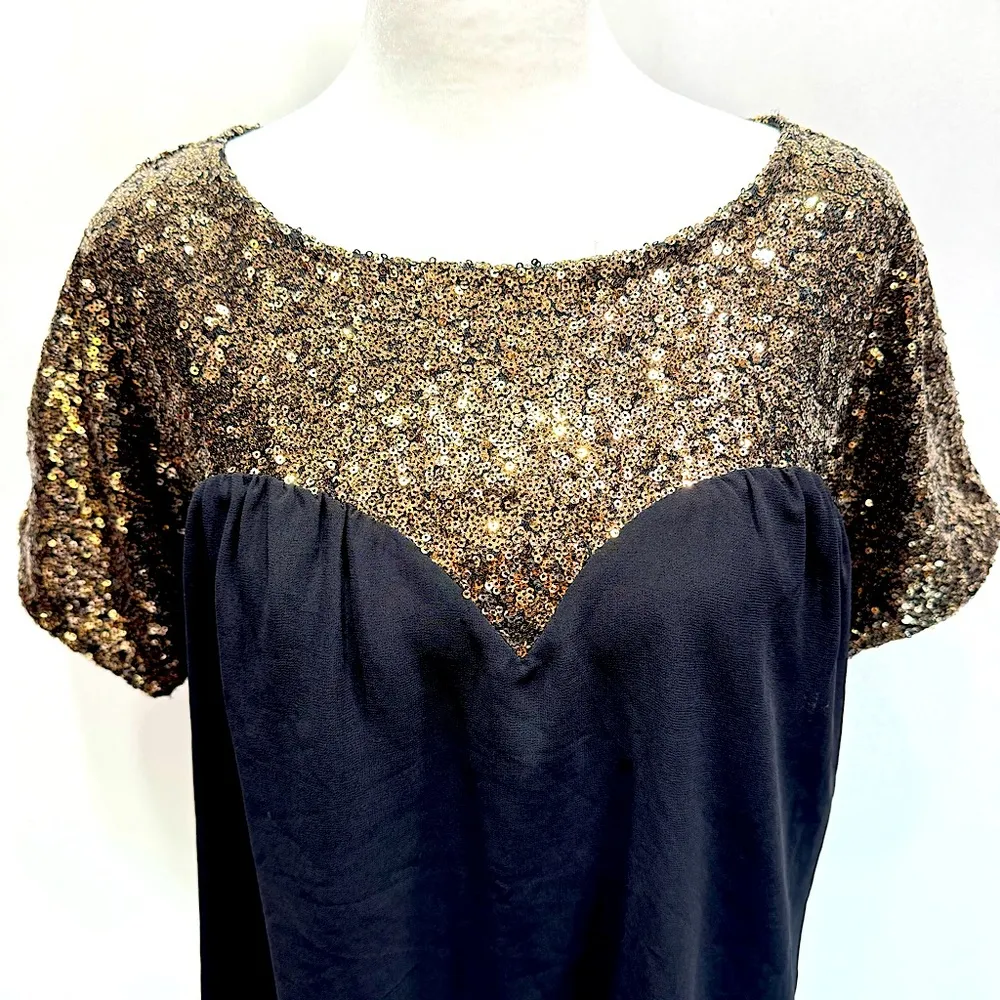 BKE Boutique Short Sleeve Black with Gold Sequins & Eyelash Fringe Lace Top S - Image 2